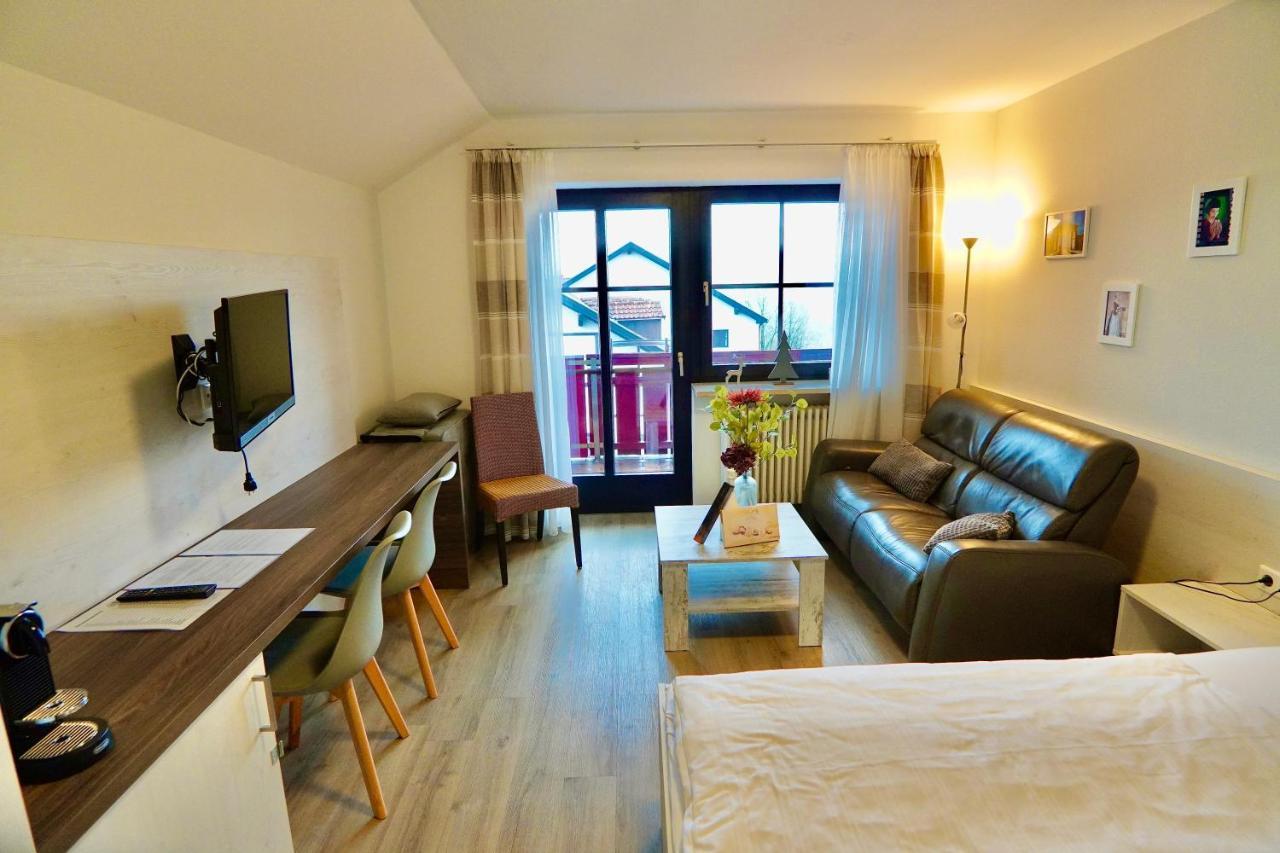 Hallelujah - Wunderschoenes Und Gepflegtes Apartment Mit Bademantelgang Zur Therme Bad Griesbach im Rottal Exterior foto