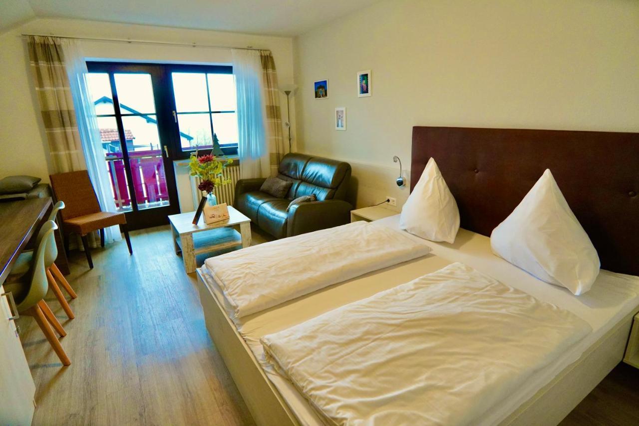Hallelujah - Wunderschoenes Und Gepflegtes Apartment Mit Bademantelgang Zur Therme Bad Griesbach im Rottal Exterior foto